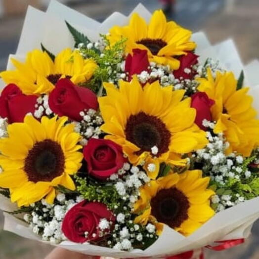 Buquê Misto de Rosas e Girassol
