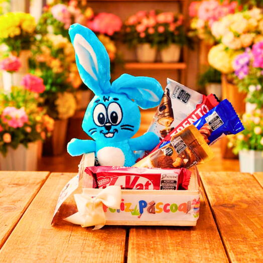 Cesta com chaveiro coelhinho da Monica Sansão