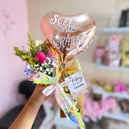 Rosa com caixa Ferrero Rocher