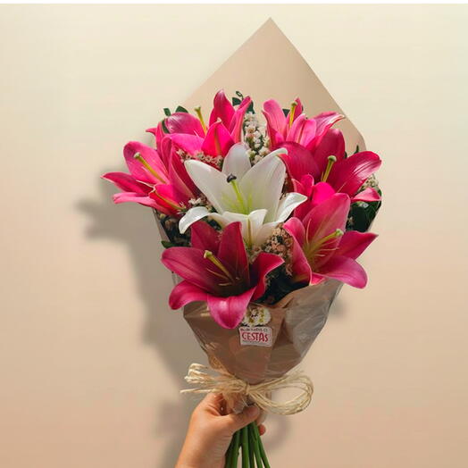 Buquê Encanto de Lirios Rosa – Um Gesto Sofisticado de Amor e Carinho