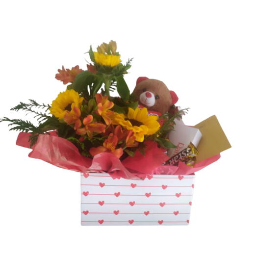 Cx com fores, urso e chocolate