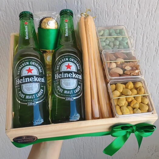 Cesta de cerveja Heineken e petiscos M