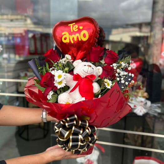 BUQUÊ 6 ROSAS IMPORTADAS VERMELHAS COM PELUCIA