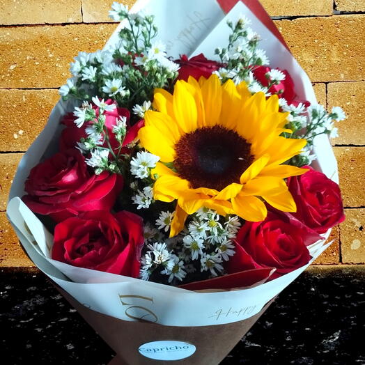 Buquê de Rosas e Girassol