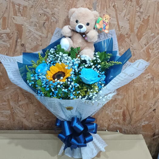 Buquê Rosas Azuis Girassol e Pelucia