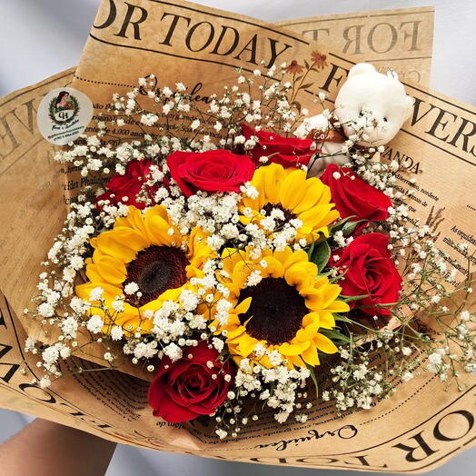 Buquê Premium de 6 Rosas Importadas e 3 Girassois