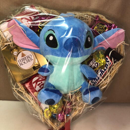 Coração Decorado Stich e Chocolates