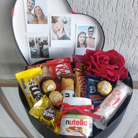 Cesta Coração com fotos, rosa e chocolates