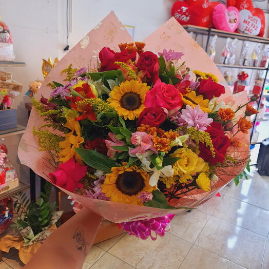 Buquê Encanto Mix de Flores