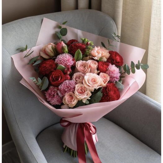 Buquê de Rosas e Flores Variadas