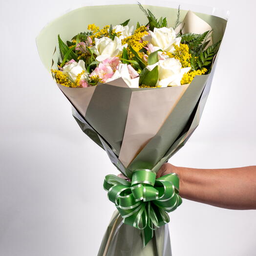 Grande Buquê com 6 Rosas Brancas