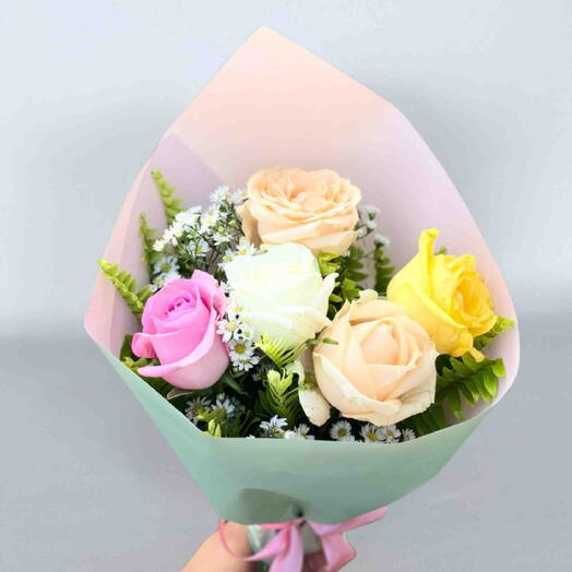 Buquê de Rosas Mistas Coloridas 5 Botões