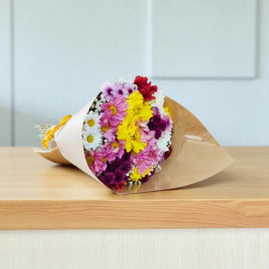 Cone Com 12 Margaridas Coloridas