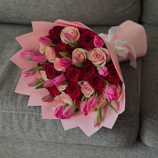 Buquê de Rosas e Tulipas