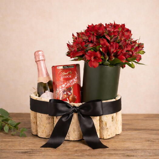 Cesta com Mini Chandon, Trufas Lindt e Box de Flores | La Floricultura