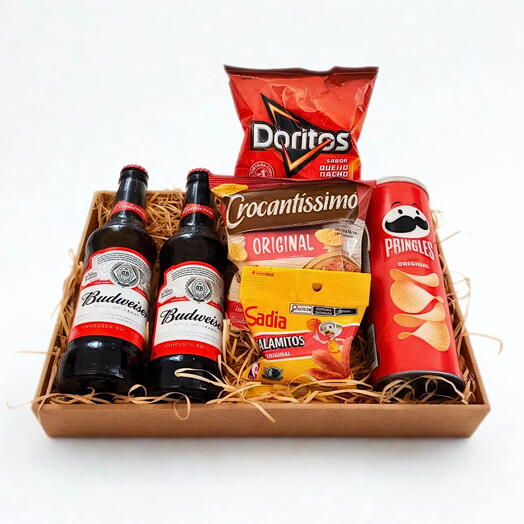 Bandeja de Budweiser com Pringles Doritos e Salamitos