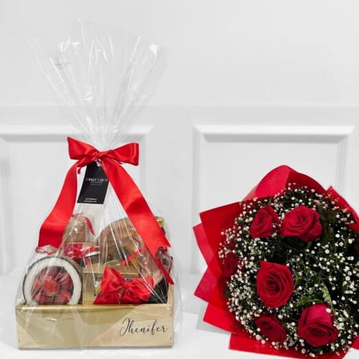 Cafe Da Manhã com Buquê de Rosas