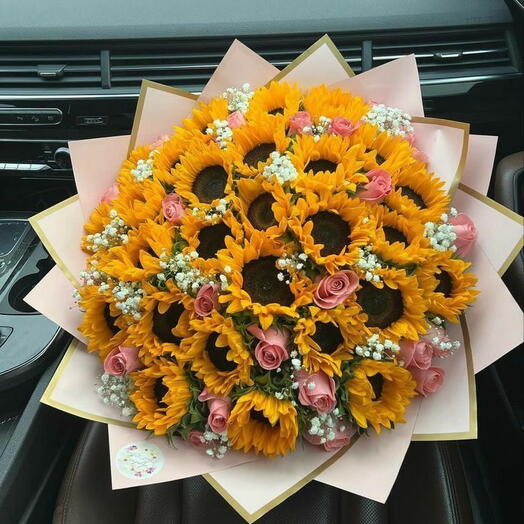 Buquê de 15 Rosas Cor-de-Rosa e 30 Girassol