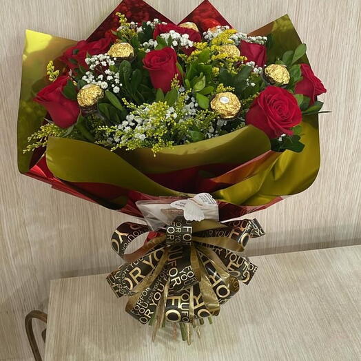 Buquê com 8 Rosas com Ferrero Rocher