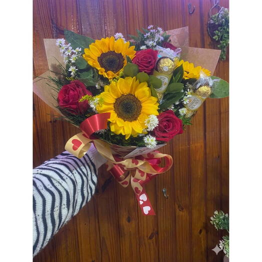 Buquê com Rosas Girassol e Chocolates
