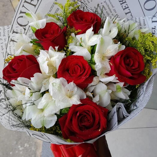 Buquê C/6 Rosas Importadas e Astromelias Branca