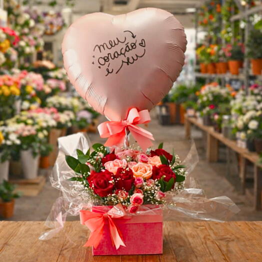 Caixa com Flores Variadas e Balão Meu Coração e Todo Seu