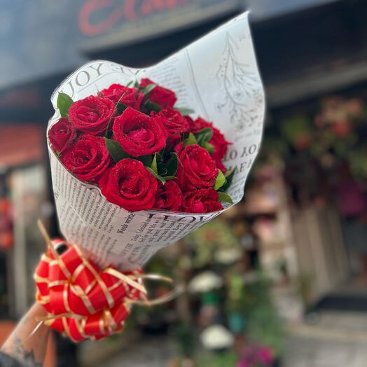 Buquê 12 Rosas Vermelhas Tradicionais