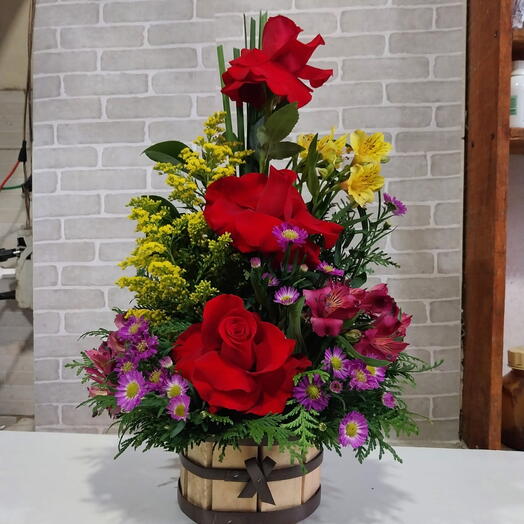 Arranjo de Rosa Importadas no Cachepot