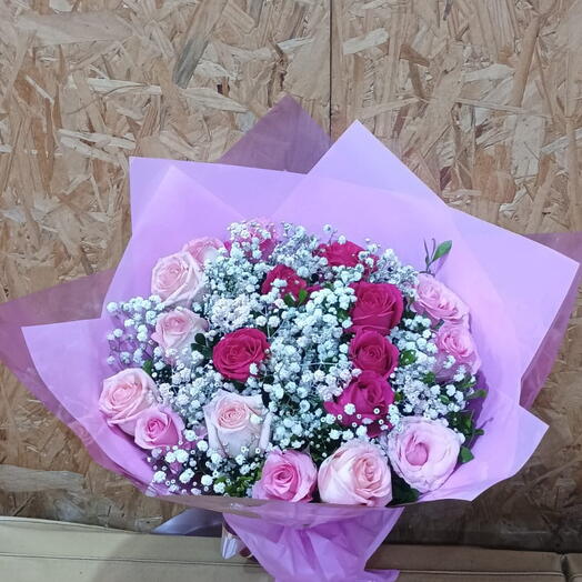 Buquê de 18 Rosas em Tons Rosados