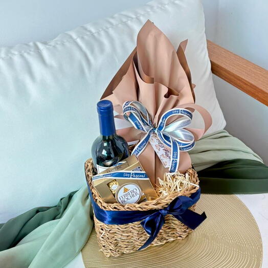 Cesta de pascoa com vinho e chocolate ferrero rocher