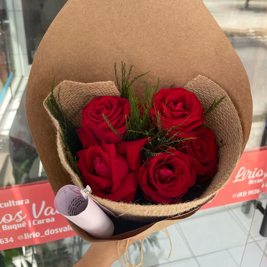 Buquê com 5 Rosas Vermelhas