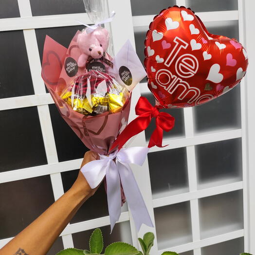 Buquê de Bombons Ouro Branco ou Sonho de Valsa com Rosa Mini Flor + Pelucia, Balão coração e Bilhete