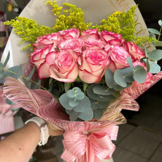 Buquê 12 Rosas Cor de Rosa Deluxe