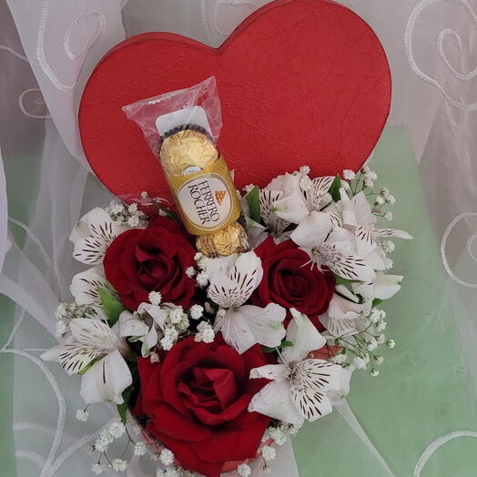 Rosas em caixa coração com Ferrero Rocher
