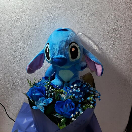Belissimos buque flores azul natural com um belissimos pelucia estiti