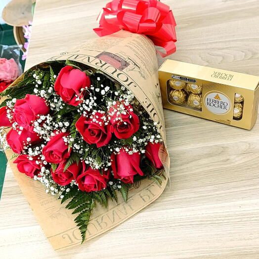 Buque Cone 12 Rosas Vermelhas + Ferrero Rocher