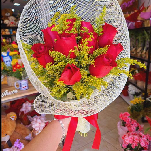 Buquê de 8 Rosas na Tela