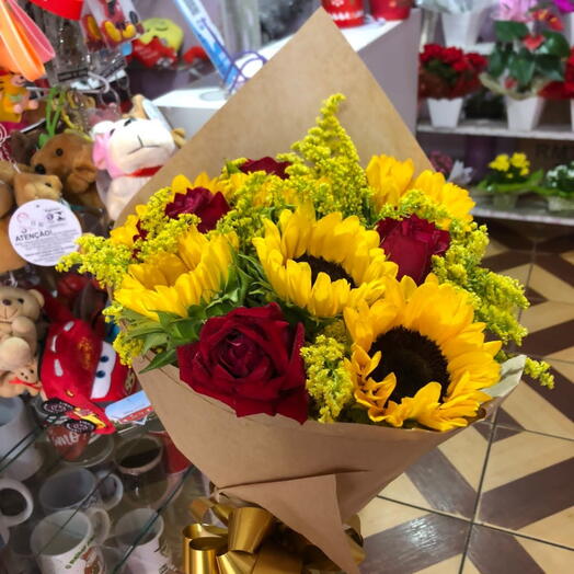 Buquê rosas e girassois