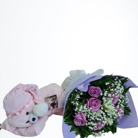 BUQUÊ DE ROSAS LILAS E PELUCIA