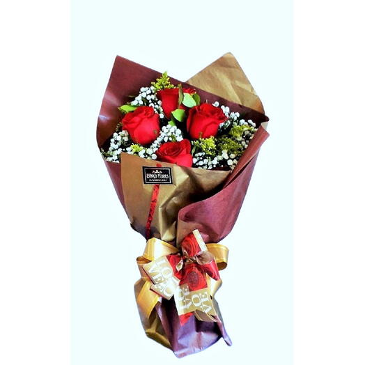 Bouquet com 4 Rosas em Kraft Duplo