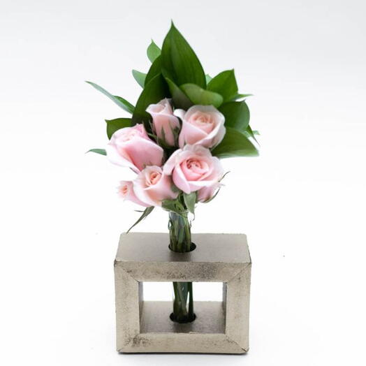 Cubo Dourado com Flores Rosa – Nicki