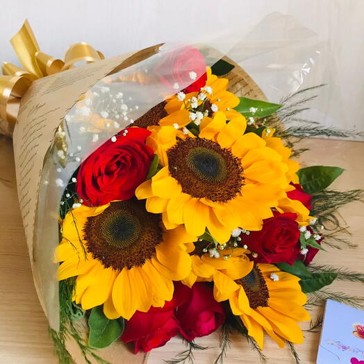 Buquê Rosas e Girassois