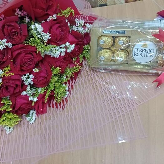 Buquê Com 15 Rosas e Caixa de Ferrero Rocher