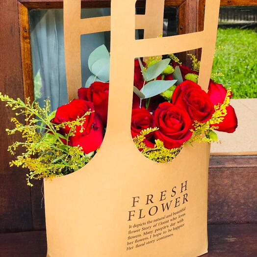 rosas em bolsa kraft