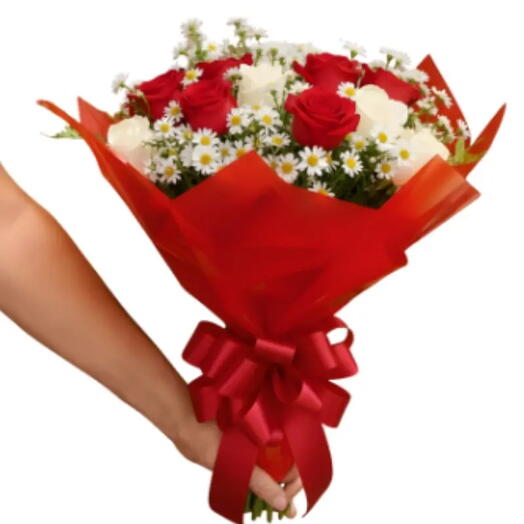 Buquê Paixão com Rosas Vermelhas e Brancas