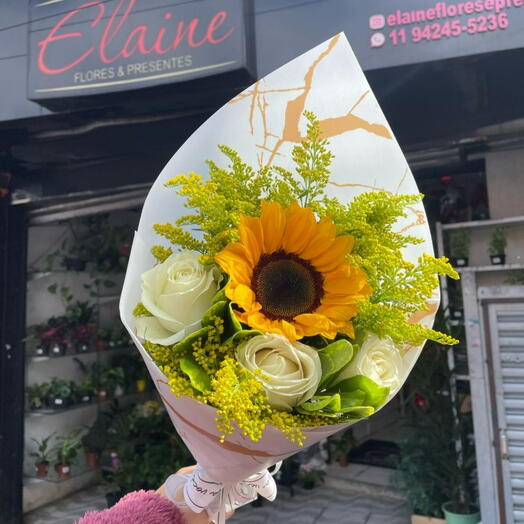 Trio de Rosas Brancas com Girassol