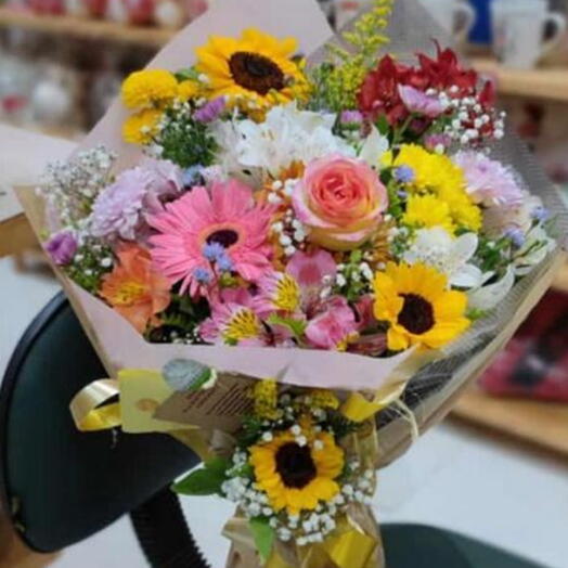 Mix de Flores Com Rosas e Girassois