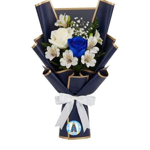Mini buquê de rosa azul e branca com astromelias - Nossa Senhora de Aparecida