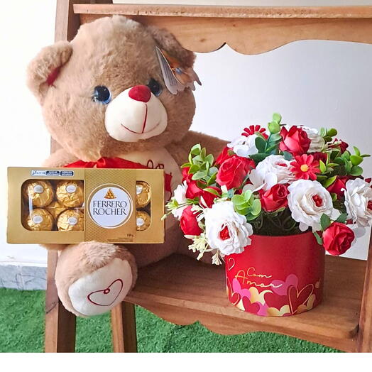 Cesta urso com flores e chocolate Ferrero Rocher