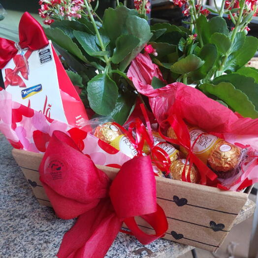 Cesta Com Flores e Chocolates